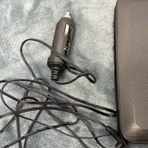 Philips PET741B/37 Black 7" TFT LCD Display Portable MP3-CD/DVD Player - Picture 7 of 8